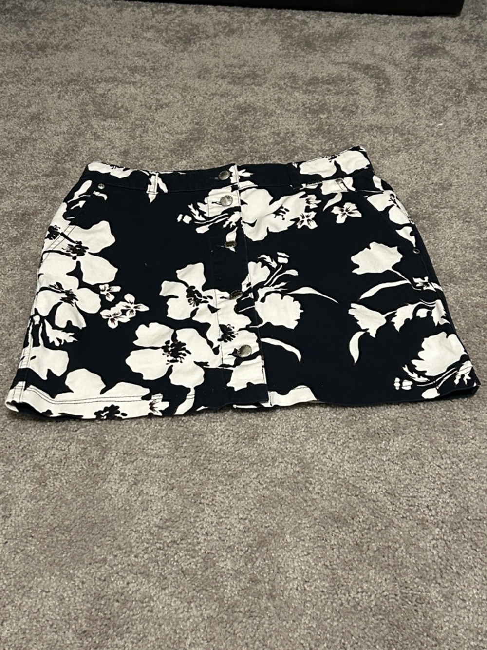 🎁Escada Black and White Floral Mini Skirt Europe size:36